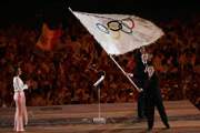 北京接过奥运会会旗