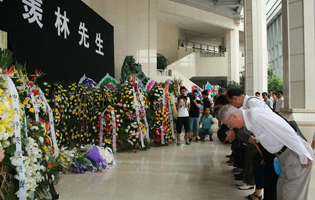季羡林先生的学生们三鞠躬拜别恩师