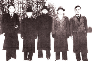 1936年，季羡林先生（右一）与德国同学合影