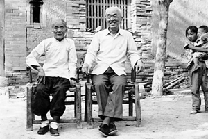 20世纪六十年代，季先生在山东故乡留影