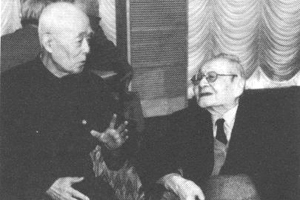 季羡林和钟敬文在一起交谈民俗学问题